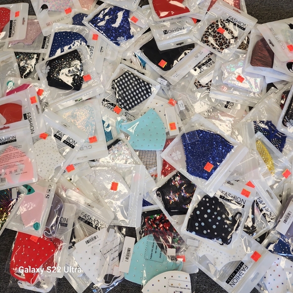 Lot 141 Fashion Masks - Picture 4 of 4